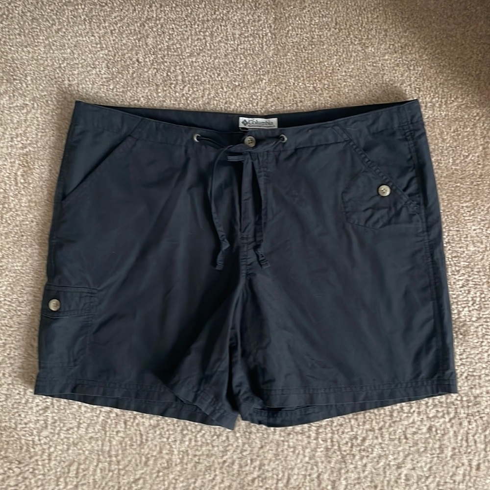 Columbia Women’s Shorts - size L